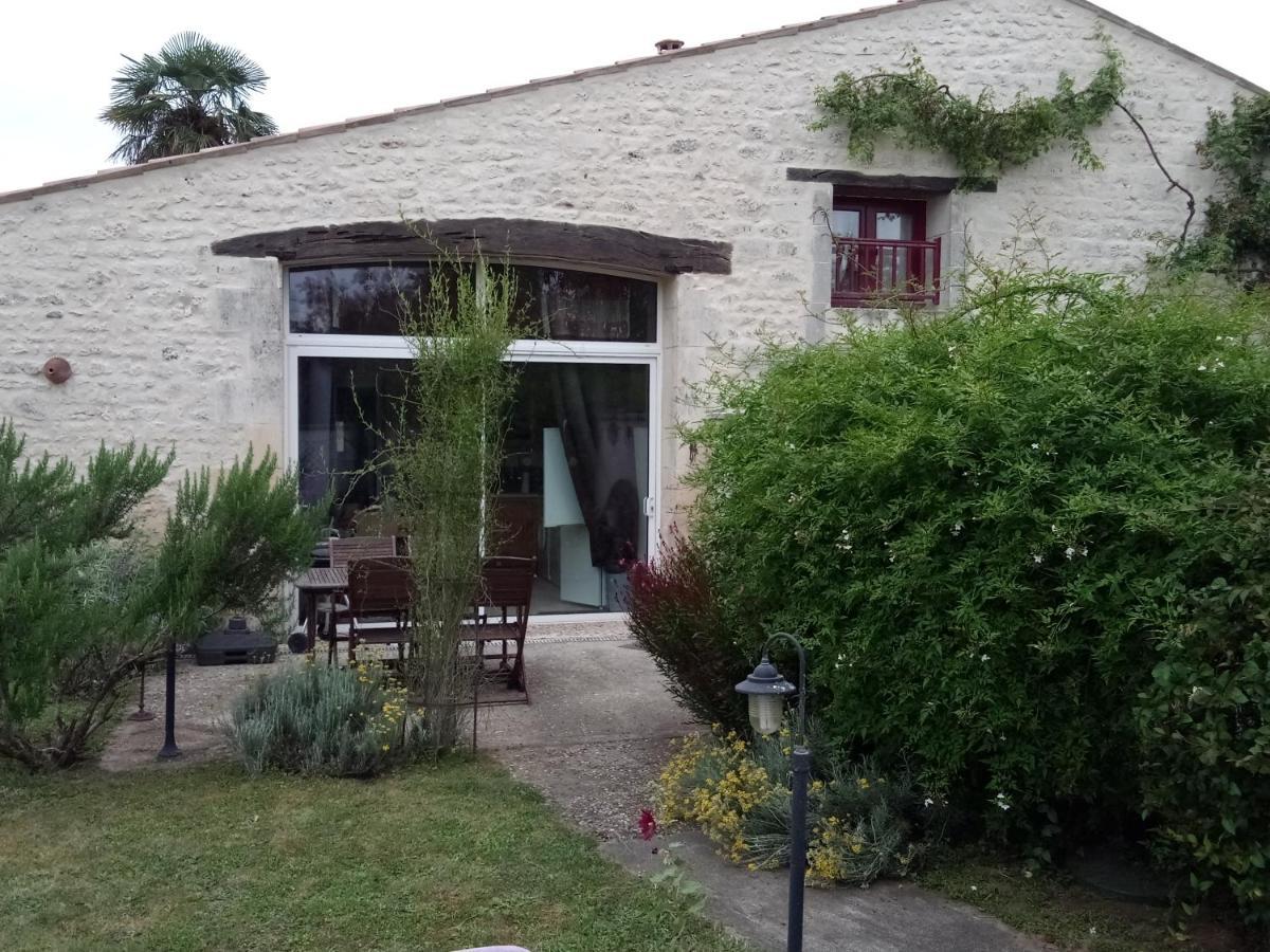 Les Gites Du Veau D'Or Ozillac Esterno foto