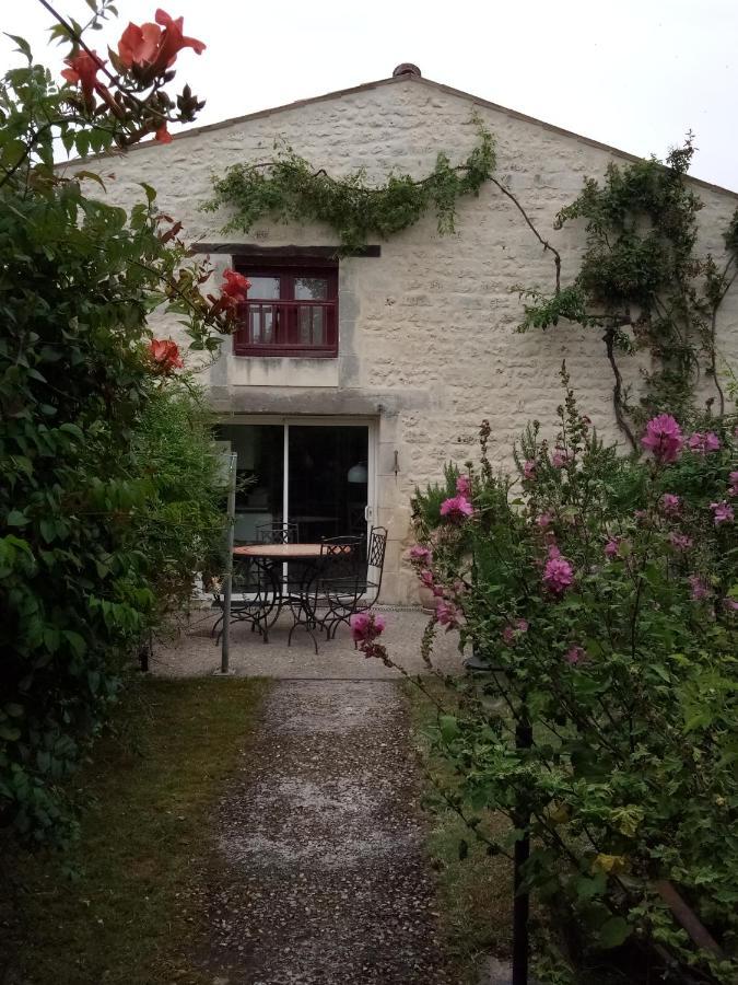 Les Gites Du Veau D'Or Ozillac Esterno foto